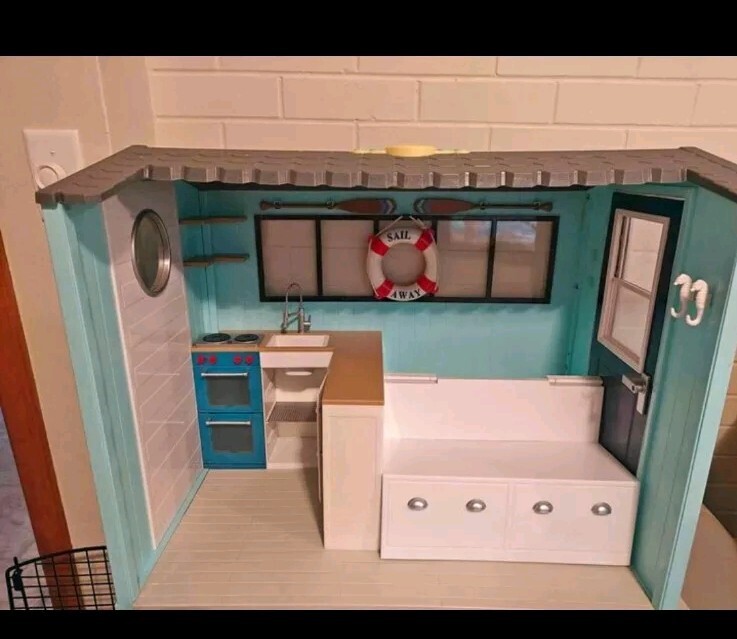 Our Generation Seaside Beach Pool House Cabana Dollhouse +Some Accessories  WORKS