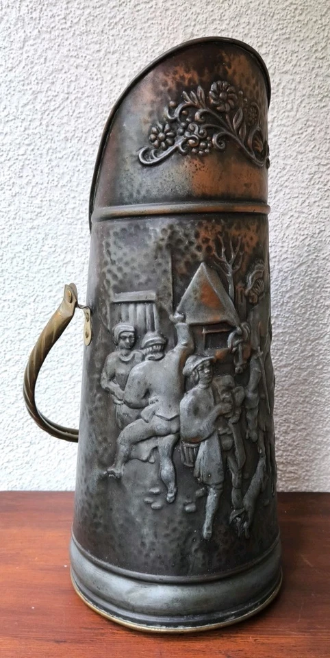 Antike Schirmständer / Dekorative Vase aus Metall mit Relief, ca. 49 cm - Bild 3 von 4