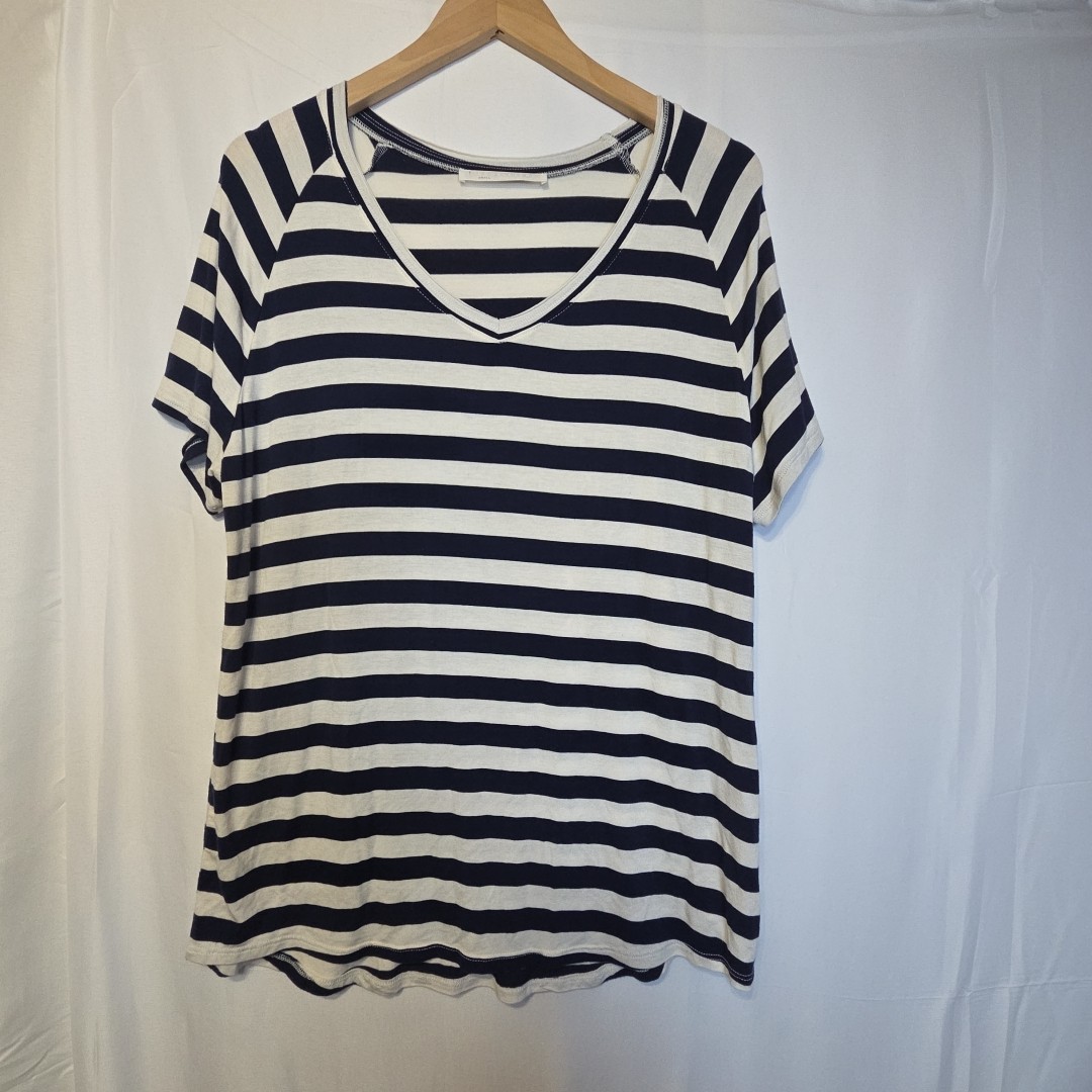 Double Zero Striped V-Neck Top Small Navy Blue White Short Sleeve Stretch