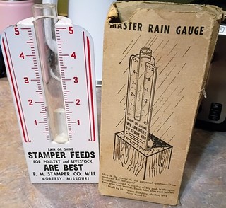 1950s? "STAMPER FEEDS" Dealer RAIN GAUGE....NOS in BOX.....Moberly Missouri