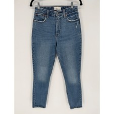 ABERCROMBIE  FITCH THE SKINNY HIGH RISE JEANS MEDIUM WASH SIZE 26 / 2R CURVY