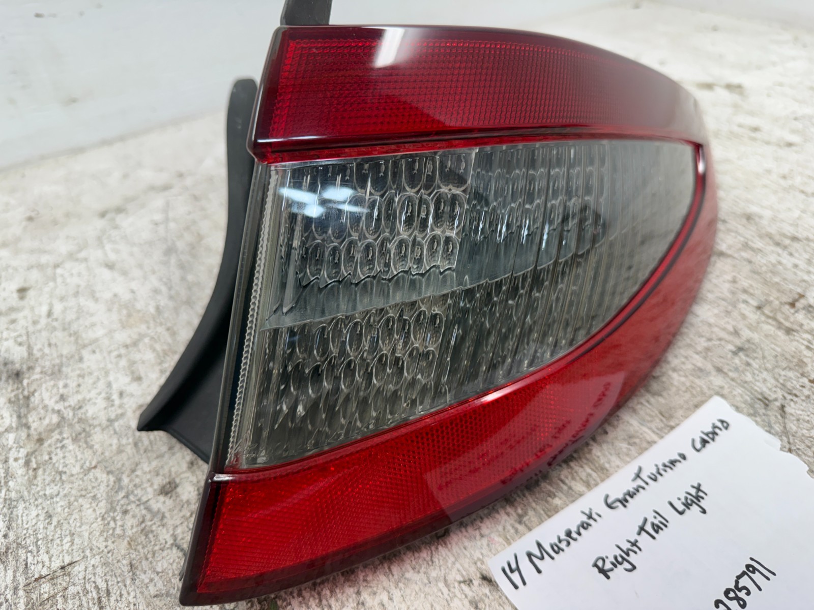 14 MASERATI GRAN TURISMO SPORT M145 OEM RIGHT REAR TAILLIGHT 285791 10-19