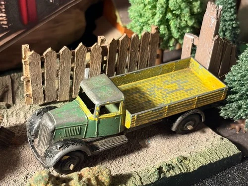 Dinky Toys No.25A Wagon, Open Truck Lorry (4th Type Chassis,Black Hubs 1947-48)