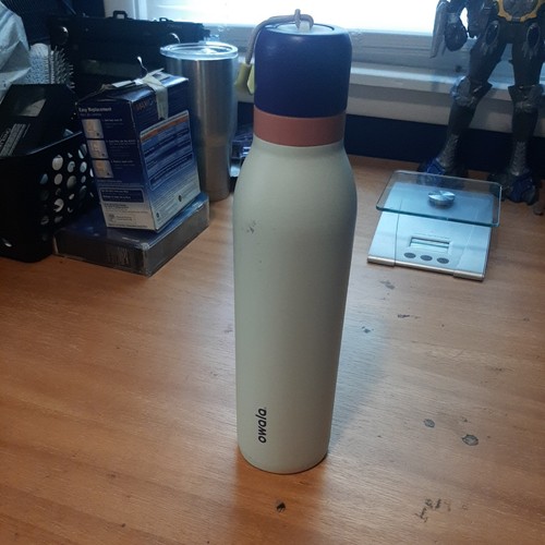 Owala 24 Unzen FreeSip Twist Edelstahl Wasserflasche