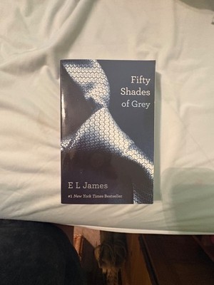 Fifty Shades of Grey: Book One of the Fifty Shades Trilogy (Fifty Sh - VERY GOOD