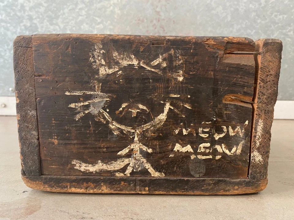 🔥 Antique Old Primitive American Folk Art Painted Kitty Cat Food Wood Box 1930s - Image 4 of 4