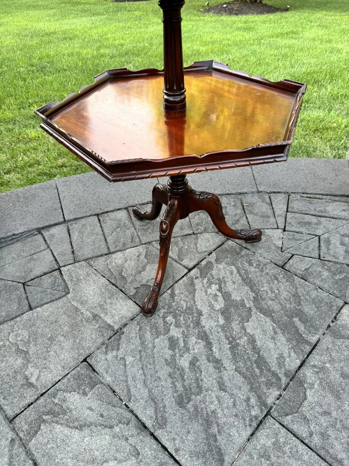 Antigo estilo Chippendale 2 camadas torta crosta mogno esculpida mesa garra pé 31x26” - Imagem 3 de 4