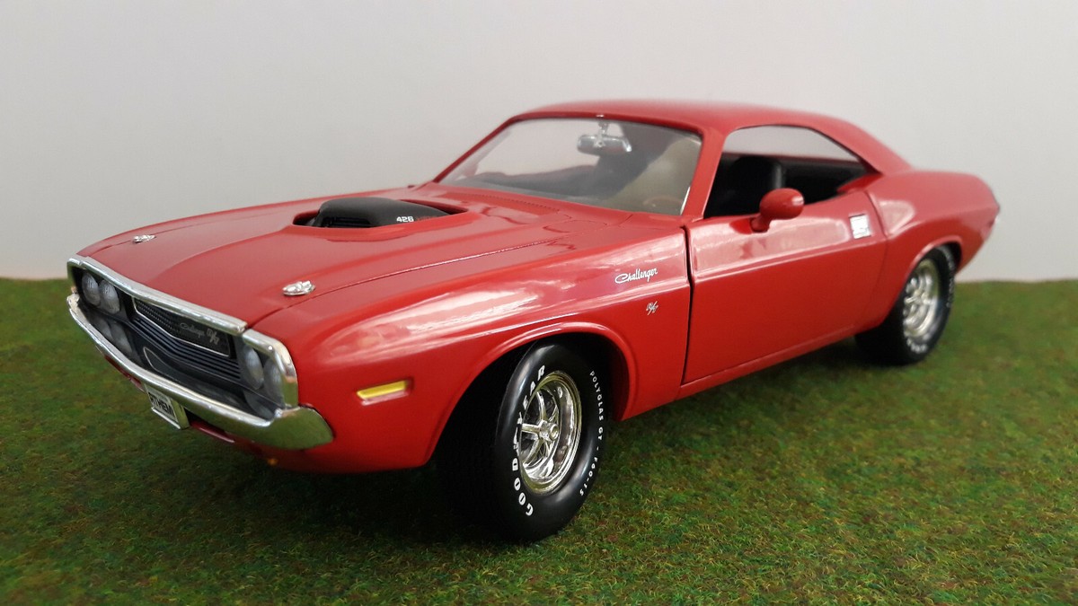 自動車 Dodge Challenger 1:18 diecast model car 1/18 Dodge Challenger R/T Scat Pack Widebody 2022 Gray AUTOart