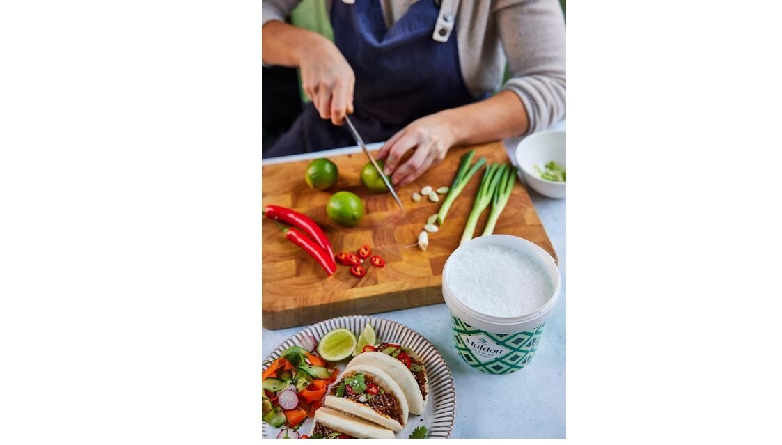 Maldon Salt, Sea Salt Flakes, 20 oz (570 g), Resealable Tub, Kosher, Natural