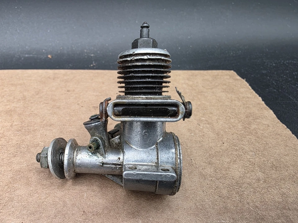 Vintage 1955 Spitfire Jim Walker 065 Plane Motor Model Engine Control Line / FF - Image 4 of 4