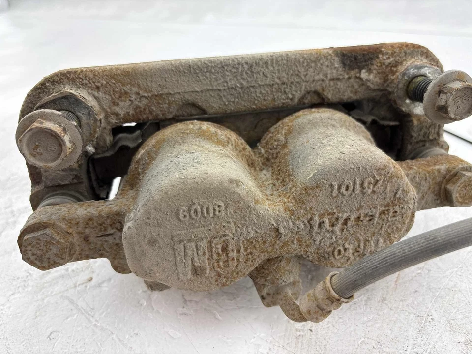 Pinza de freno de disco delantera derecha del lado del pasajero Chevrolet Tahoe 2007-2020 OEM Foto 2 de 4