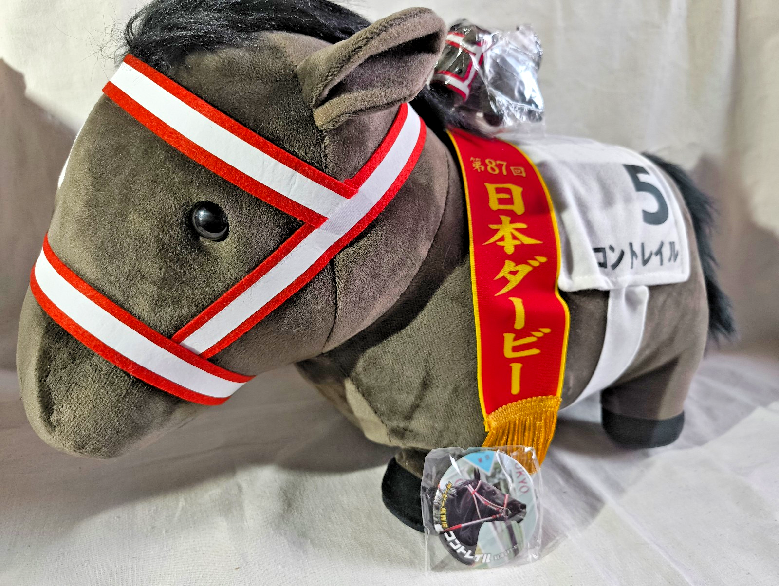 Contrail Bundle Petit & XL Thorougbred Collection Plush + Pin Badge, JRA