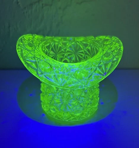 Vintage Fenton Daisy & Button Top Hat Yellow Vaseline Uranium Glass