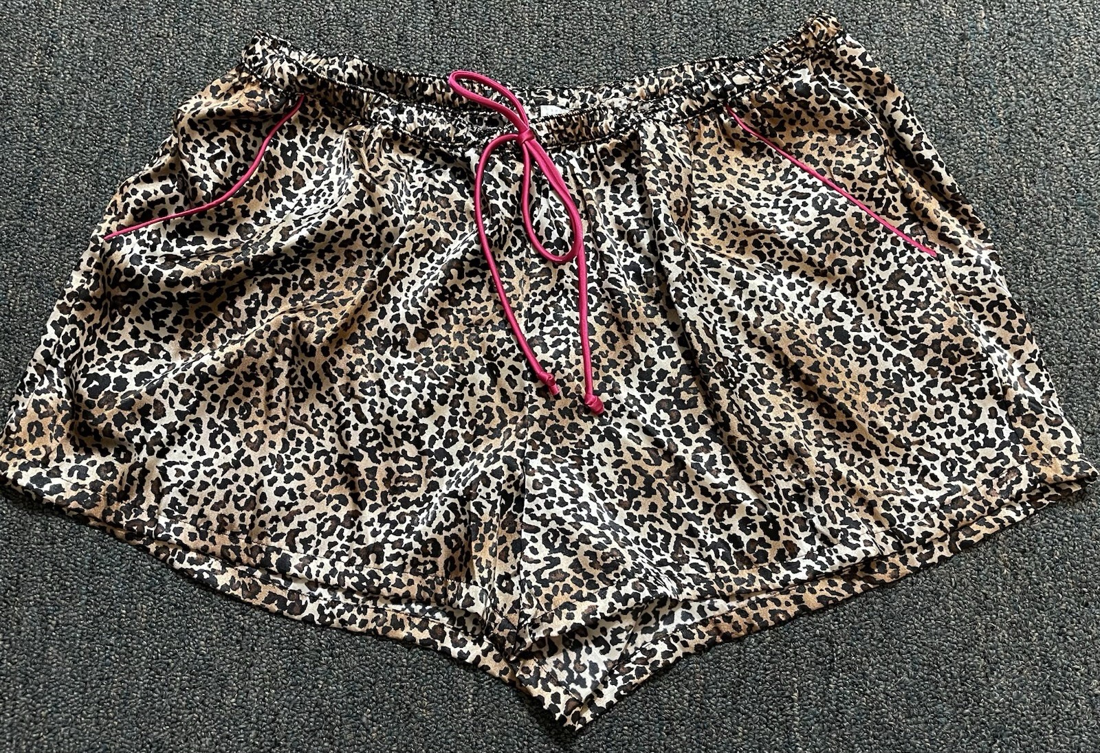 Women's Leopard Print Pink Detail Sleep Shorts Size Medium