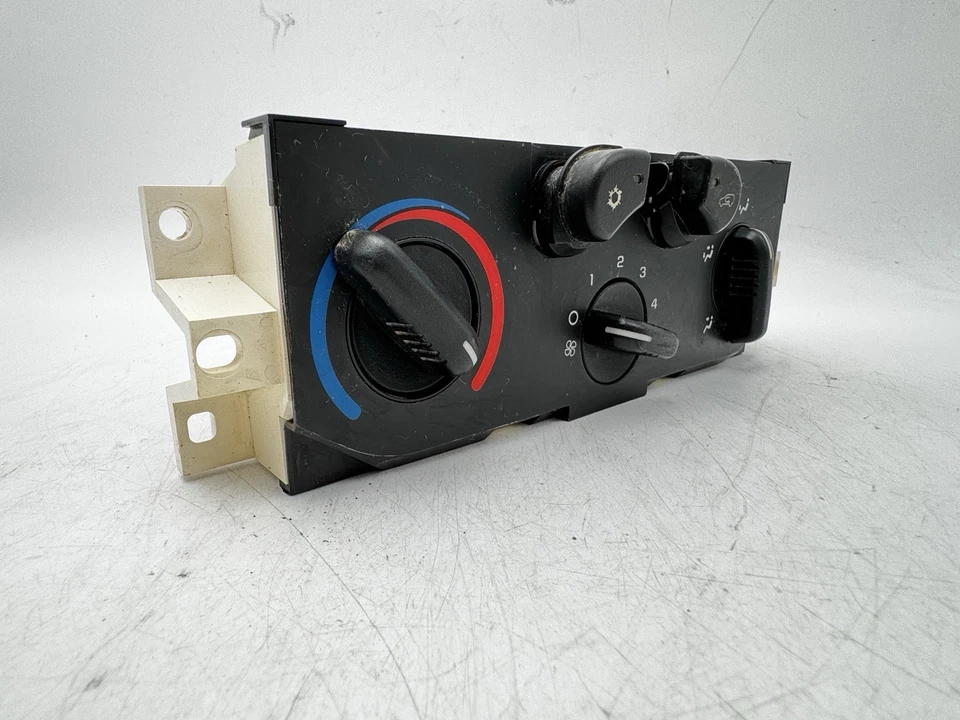 Panel de interruptor de control de calefacción aire acondicionado Chevy Colorado GMC Canyon 2004-2012 15221922 Foto 3 de 4