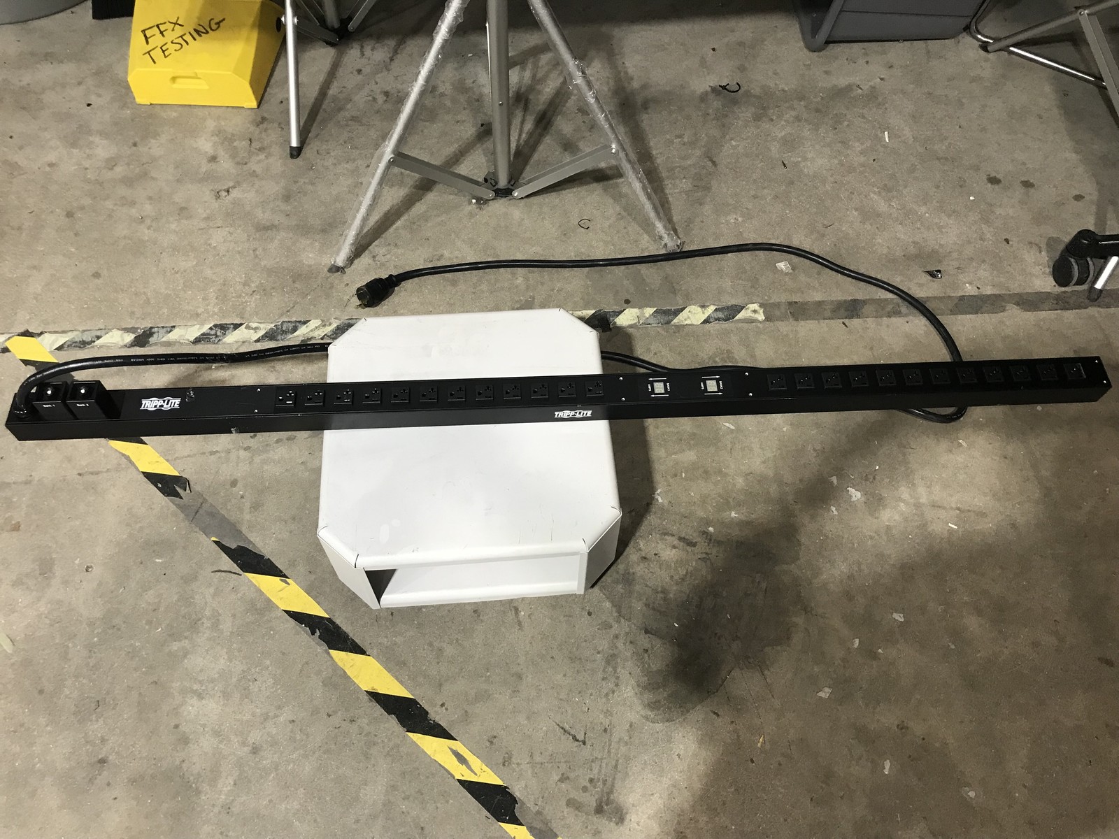 Tripp Lite 2.9kW Single-Phase Metered PDU 30A 120V 10ft Cord PDUMV30 Tested!