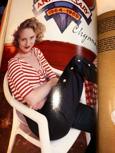 Glamour Vintage Magazine. January 1993 Issue. Daniella Pestova Cover Model. - Picture 14 of 22