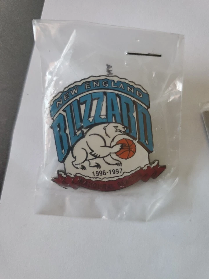  WNBA Pin lot (6) Key Chain Multicolor Vintage - Image 2 of 4