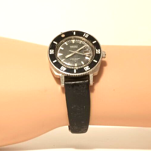 Lady Seiko 17j （24071） Ladies 17mm SEIKO 11-3379 & HELBROS 17j UT28A (Lot of 2