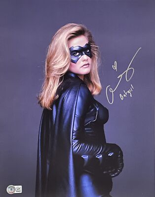 Alicia Silverstone Autographed/Signed Batgirl 11x14 Photo Beckett 46651