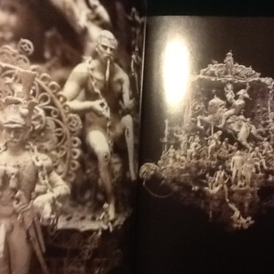 洋書 Kris Kuksi - Divination and Delusion Kris Kuksi: Divination and Delusion by Kris Kuksi (2010, HC