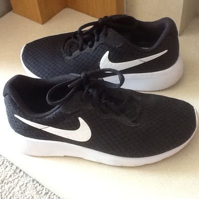 nike pump trainers