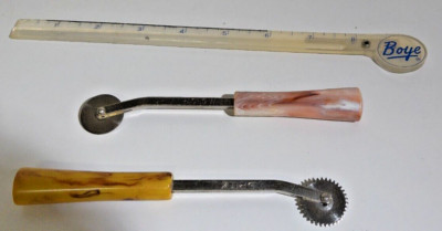 2 Vintage Dritz Tracing Wheel W/Bakelite MARBLED Handle Sewing Tools Boye Ruler