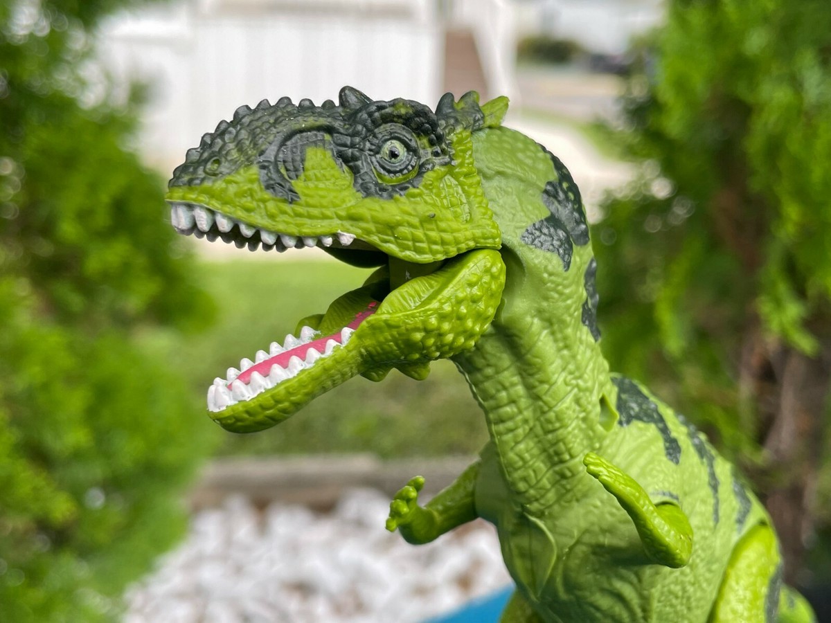 Amazing Detail Majungasaurus Kid Galaxy Poseable Dino