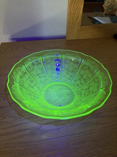 Vintage Jeanette Cherry Blossom Uranium 6” Glass Bowl