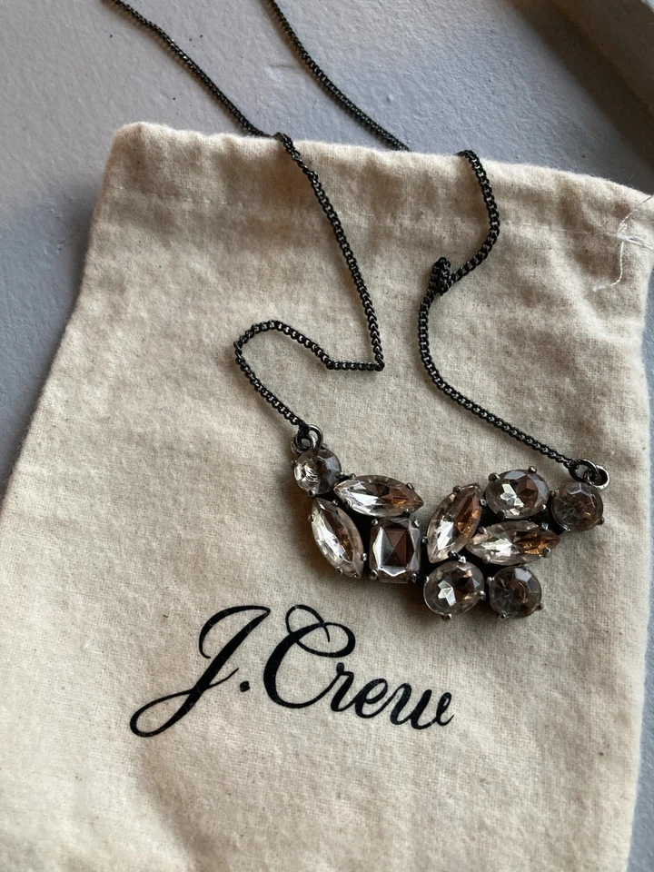 Colar pingente aglomerado de gema rosa metal preto oxidado J Crew Jcrew. Raro - Imagem 2 de 4