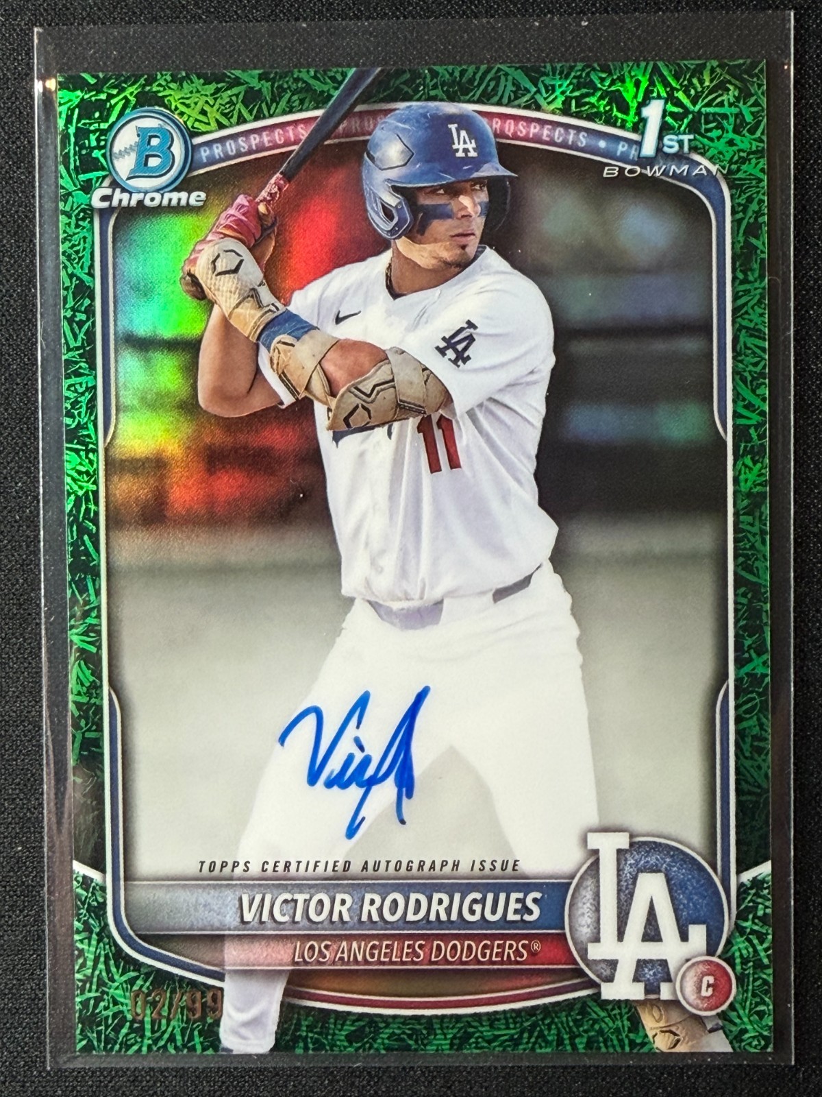 2025 Bowman Chrome 1st Victor Rodrigues Green Grass Auto /99