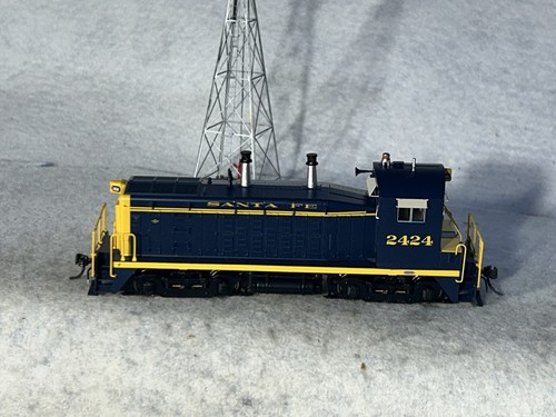 Bonito motor conmutador Rapido Santa Fe RR SW-9 #2435 DCC listo HO | Zustand: New