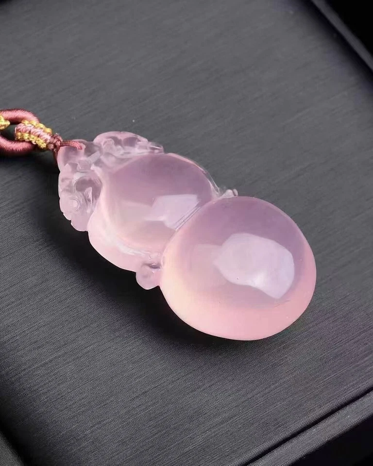 Calabaza de cristal rosa natural premium • Colgante Pi Xiu Foto 4 de 4