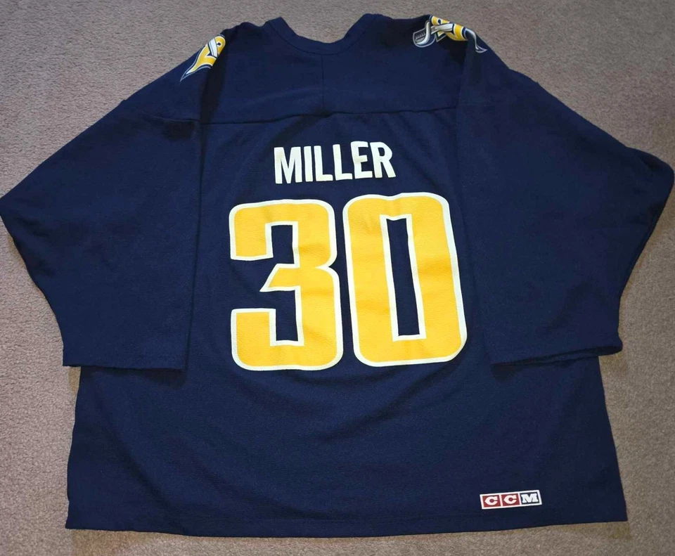 Camiseta de práctica Ryan Miller Buffalo Sabres CCM Foto 3 de 4
