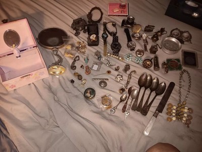LARGE LOT VTG ESTATE ITEM FINDS-JEWELRY,WATCHES, AND MORE