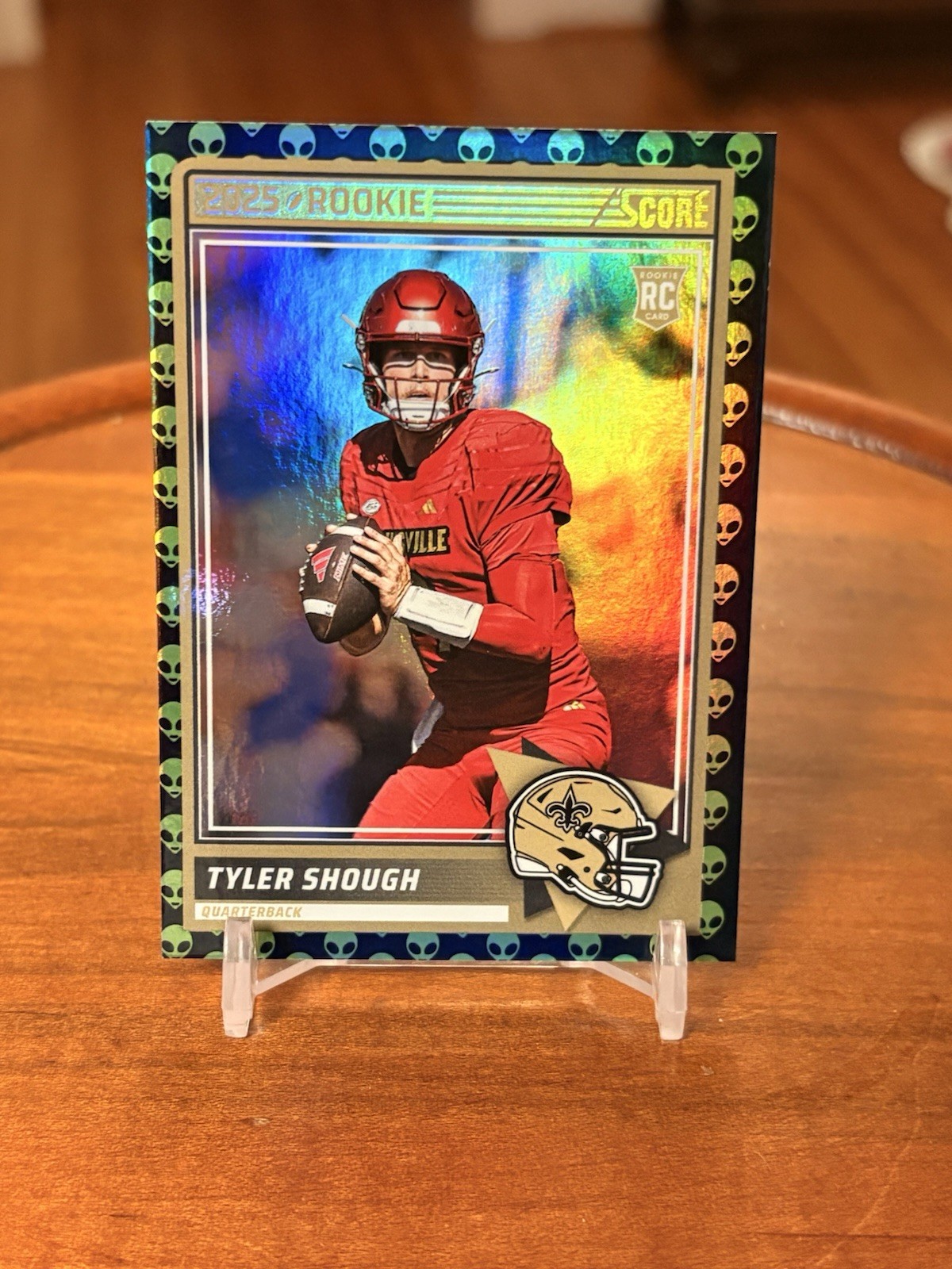2025 Score Football Tyler Shough Extraterrestrial Parallel Case Hit #71 SSP