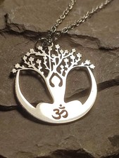 Halskette in Silber Amulett Lebensbaum Lebenskraft schön elegant und auffällig