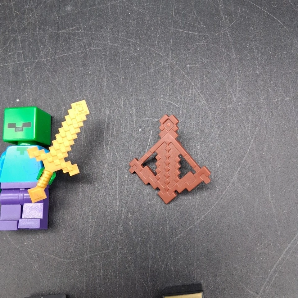 LEGO Minecraft Lote Varios de 8 Minifiguras Más Cerdo con Accesorios Foto 4 de 4