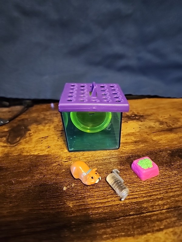 Vintage  My Littlest Pet Shop Guinea Pig In A Carrier With Accessories 