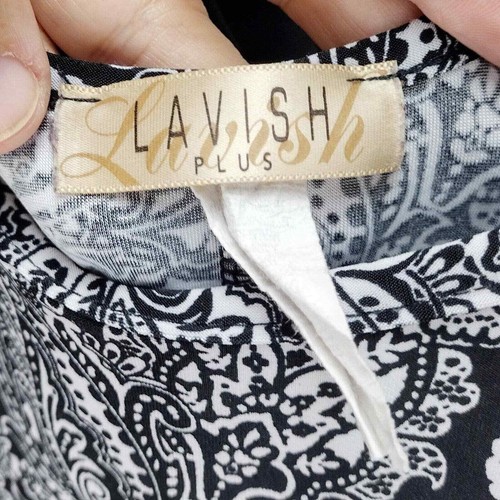 Lavish Plus Women's Short Sleeve Black White Paisley Blouse Size 1X - Picture 5 of 6