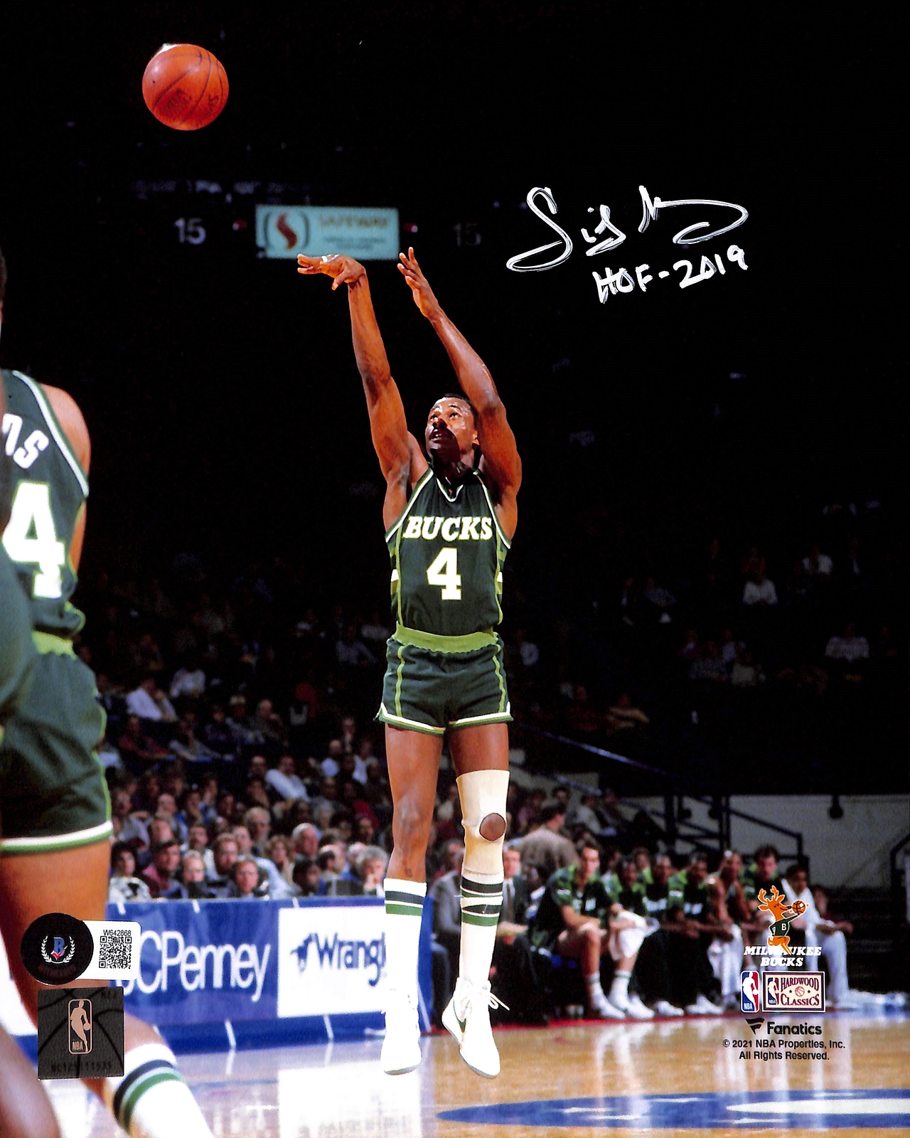 Sidney Moncrief Autographed Signed Milwaukee Bucks 8X10 Photo Beckett 