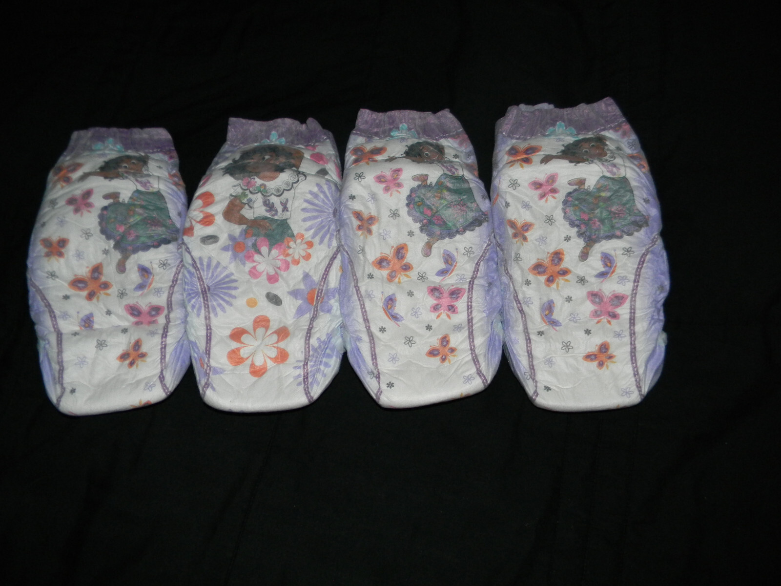 4 SAMPLE Huggies goodnight S/m size 43-68+ Lbs. (Encanto)