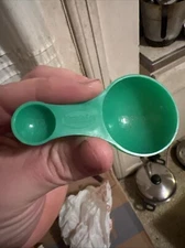 Vintage Miracle Gro Plastic Green Measuring Cup Spoon Tablespoon Teaspoon