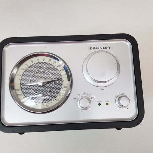Crosley Solo AM/FM AUX Odbiornik Model CR3003A-BK Radio Przenośne przewodowe elektryczne - Zdjęcie 2 z 20