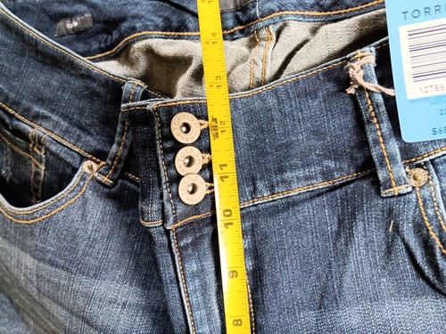 Jeans da donna Torrid in denim elasticizzati in jegging tagliati a polsino effetto invecchiato taglia 22 - Foto 7 di 7