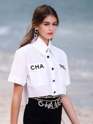 CHANELトップス Chanel // Fall 2021 White & Black CC Turtleneck Top – VSP