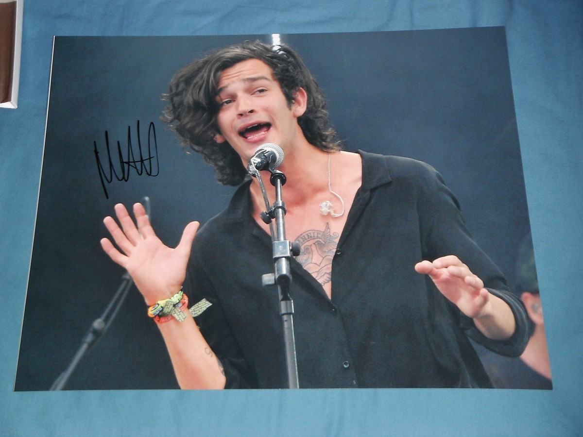 THE 1975 MATT HEALY SIGNED SINGING 11X14 | eBay