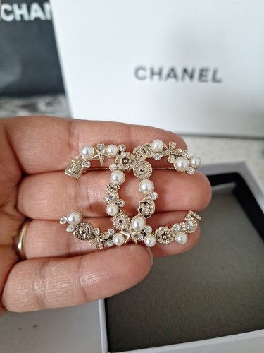 Schöne ❤️CHANEL Brosche❤️ , goldfarben mit Strass und Perlen besetzt, Edel ! - Bild 4 von 9