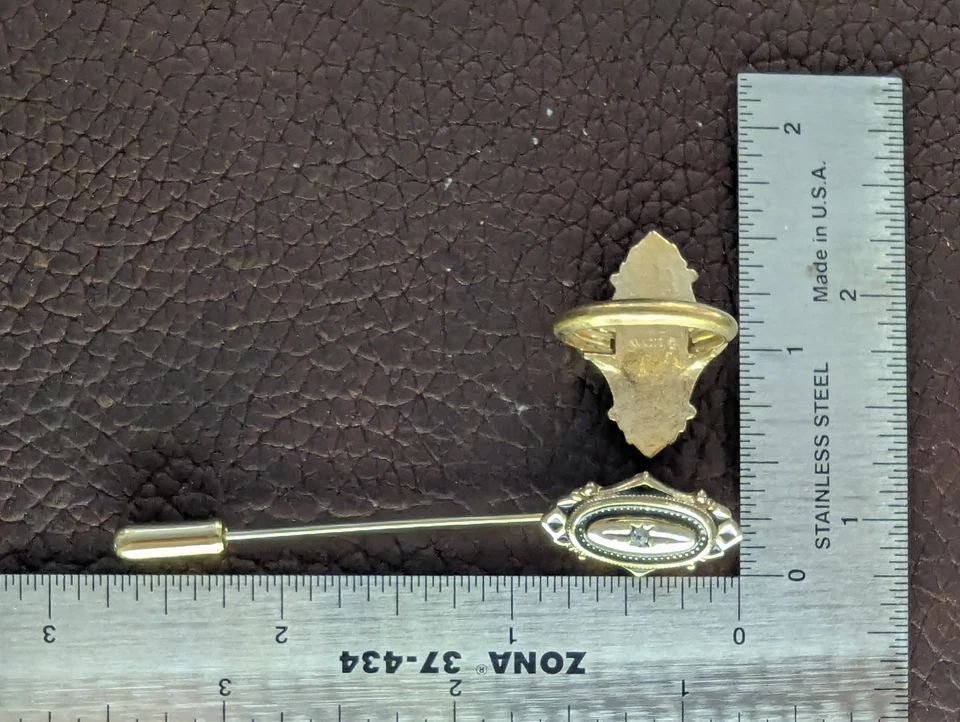 Vintage 1970's Avon Kensington Ring Size 5.5 And Matching Stick Pin Gold Tone - Image 3 of 4