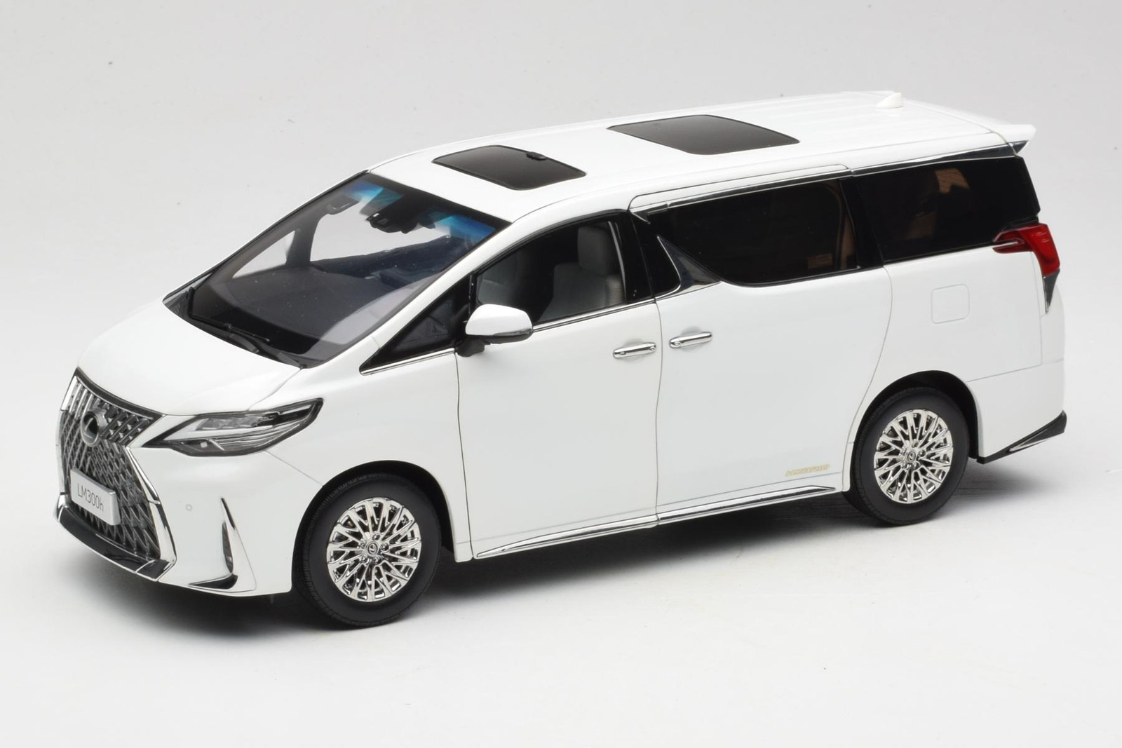 Kyosho Lexus Lm300h Minivan 2020 1:18 08963WP